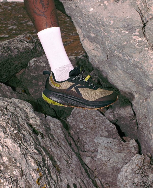 Men's Roam Trail Running Shoe  |  Black/Black